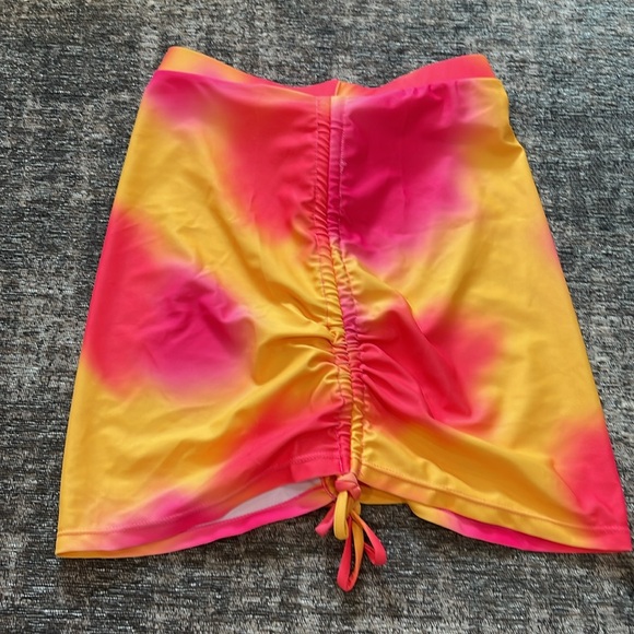 Three-piece tie dye shein bikini & skirt- Women’s small - Picture 4 of 5